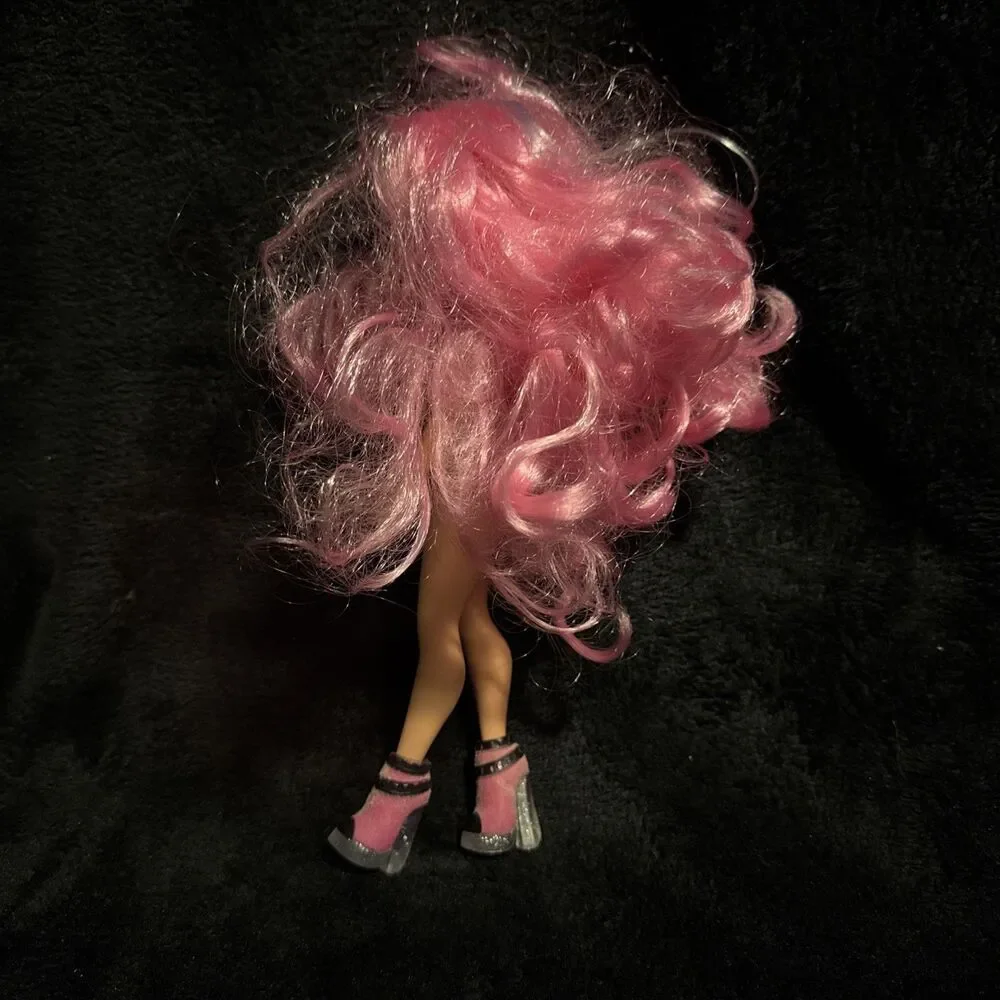 MGA LOL SURPRISE OMG Sashay Fashion Show Mega Runway Doll Pink Blue Hair 9in